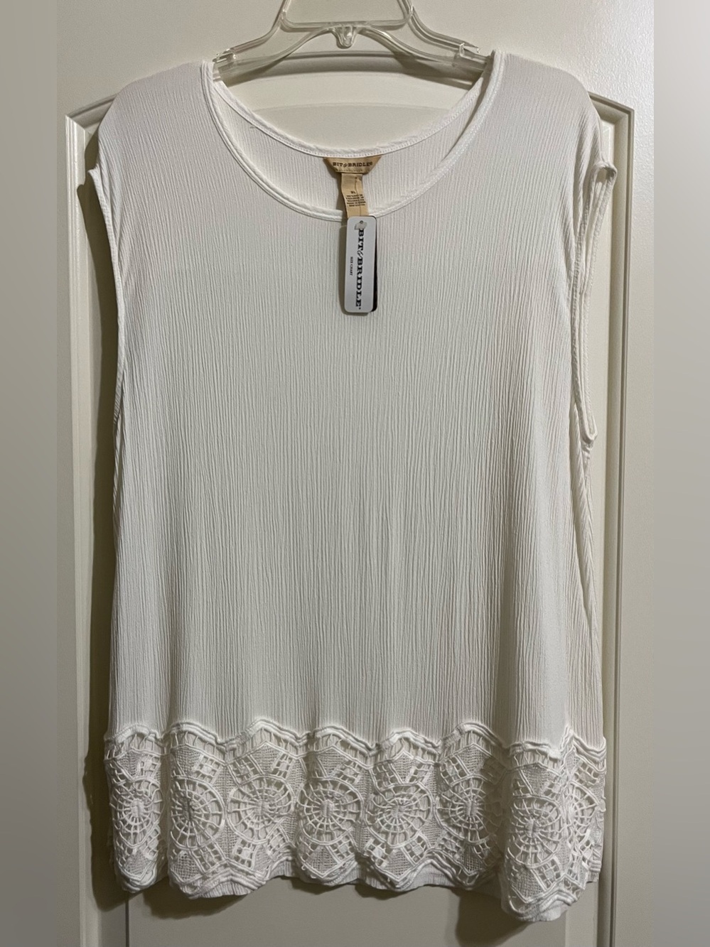NEW Bit & Bridle Women’s White Crinkle Sleeveless Top Crochet Bottom Blouse XL